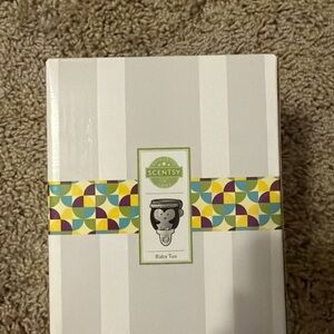 Scentsy penguin mini warmer